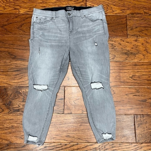 Torrid bombshell skinny denim jeans - Picture 2 of 9